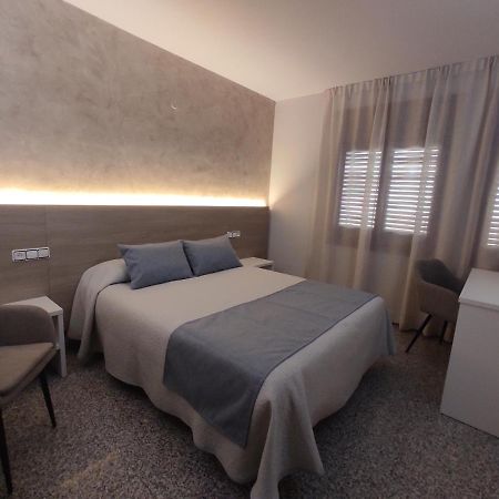 Hotel Querol 瓦德诺比斯 外观 照片