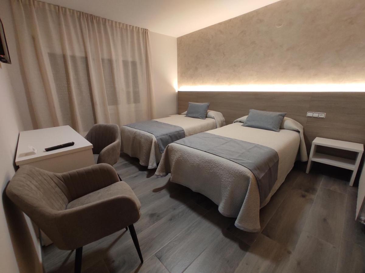 Hotel Querol 瓦德诺比斯 外观 照片