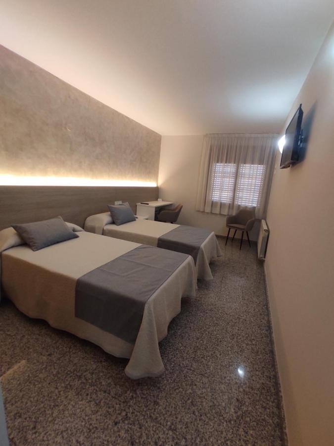 Hotel Querol 瓦德诺比斯 外观 照片