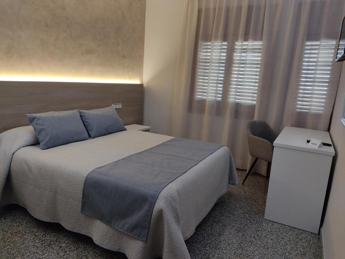 Hotel Querol 瓦德诺比斯 外观 照片