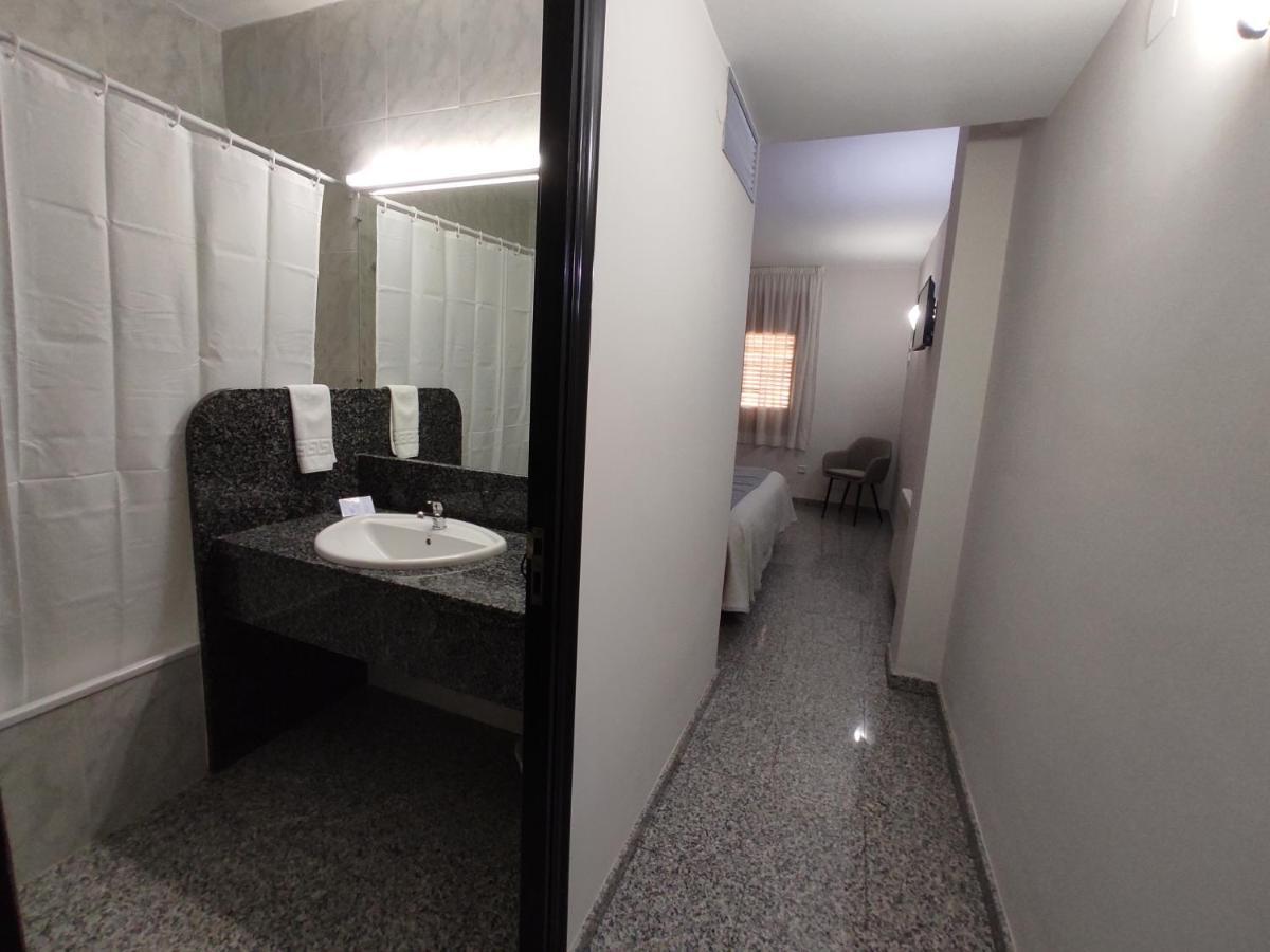 Hotel Querol 瓦德诺比斯 外观 照片