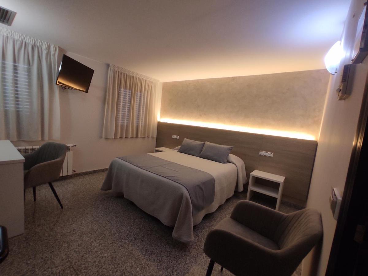 Hotel Querol 瓦德诺比斯 外观 照片